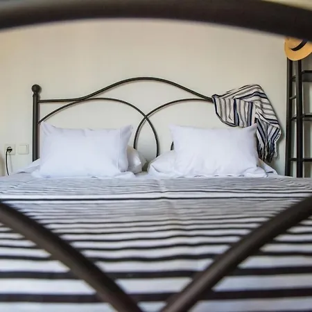 Domus Arch Suites *